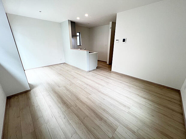 ☆大変明るいリビング☆広々した空間で家族との大切な時間をお過ごしください!!