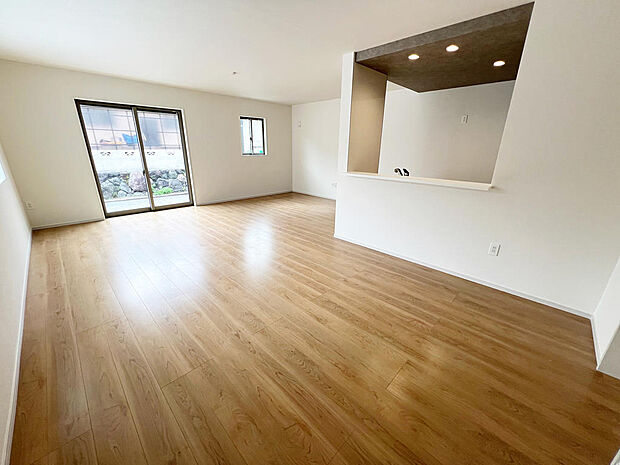 ☆大変明るいリビング☆広々した空間で家族との大切な時間をお過ごしください！！