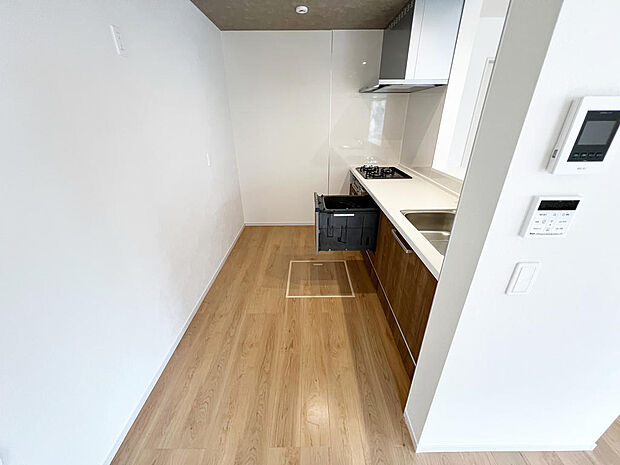 ☆大型のシステムキッチン☆対面式ですので家族と会話しながら楽しくクッキング！！