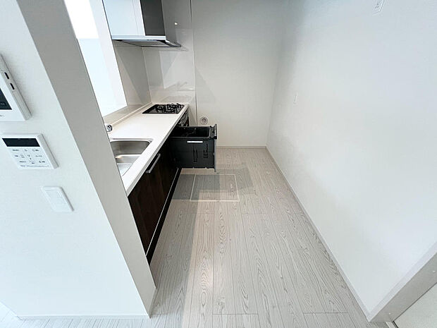 ☆大型のシステムキッチン☆対面式ですので家族と会話しながら楽しくクッキング!!