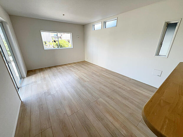 ☆大変明るいリビング☆広々した空間で家族との大切な時間をお過ごしください！！