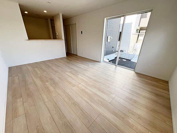 ☆大変明るいリビング☆広々した空間で家族との大切な時間をお過ごしください！！