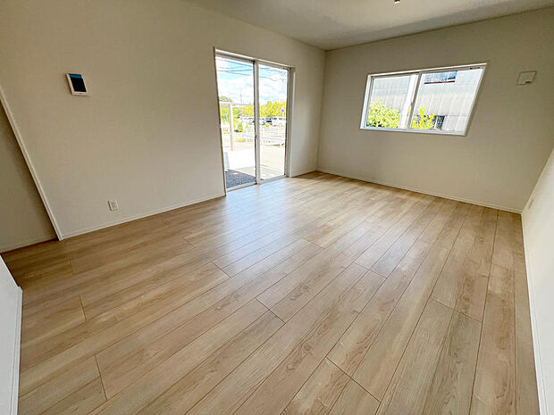 ☆大変明るいリビング☆広々した空間で家族との大切な時間をお過ごしください！！