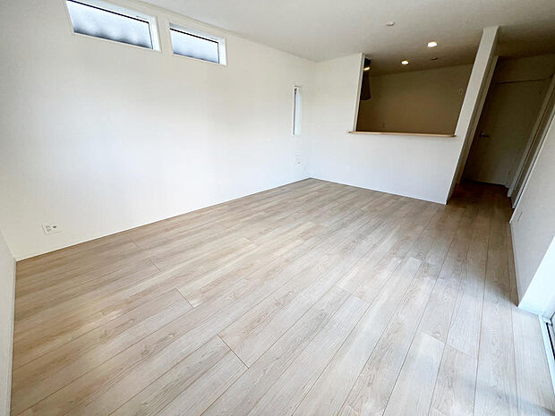 ☆大変明るいリビング☆広々した空間で家族との大切な時間をお過ごしください！！