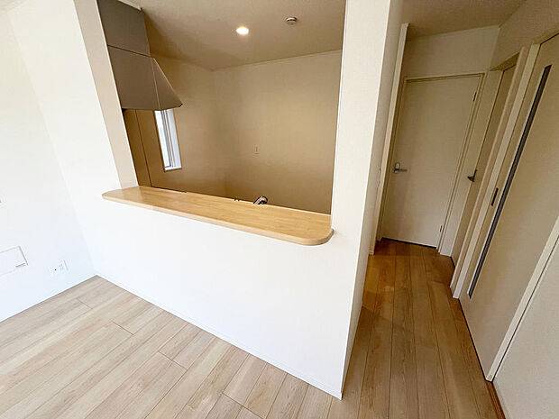 ☆大型のシステムキッチン☆対面式ですので家族と会話しながら楽しくクッキング！！