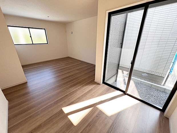 ☆大変明るいリビング☆広々した空間で家族との大切な時間をお過ごしください！！