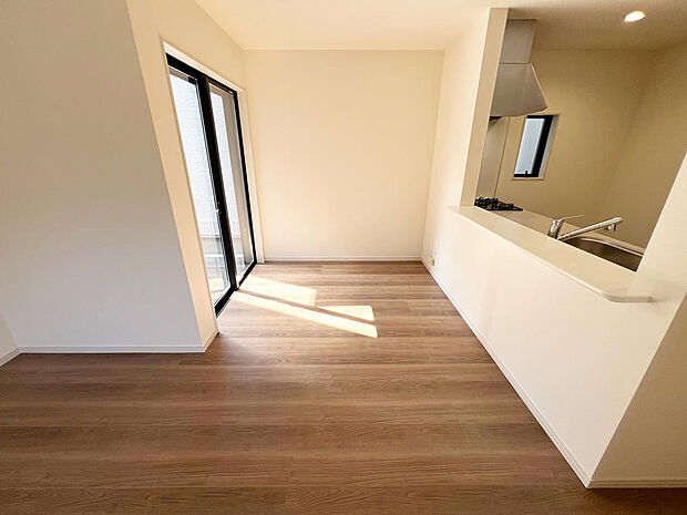 ☆大変明るいリビング☆広々した空間で家族との大切な時間をお過ごしください！！