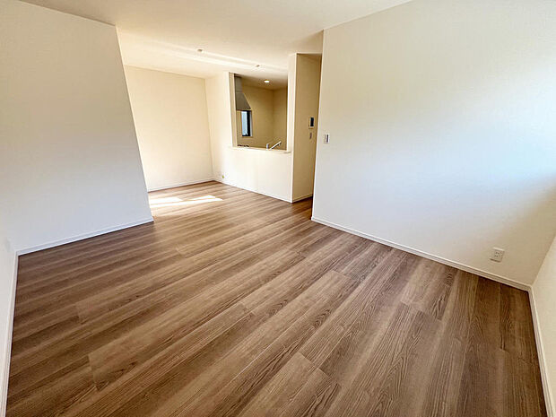 ☆大変明るいリビング☆広々した空間で家族との大切な時間をお過ごしください！！