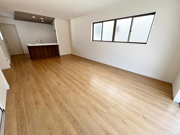 ☆大変明るいリビング☆広々した空間で家族との大切な時間をお過ごしください！！