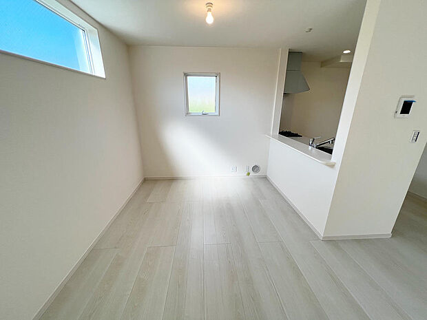 ☆大変明るいリビング☆広々した空間で家族との大切な時間をお過ごしください！！