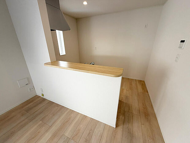 ☆大型のシステムキッチン☆対面式ですので家族と会話しながら楽しくクッキング！！