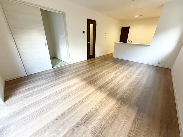 ☆大変明るいリビング☆広々した空間で家族との大切な時間をお過ごしください！！