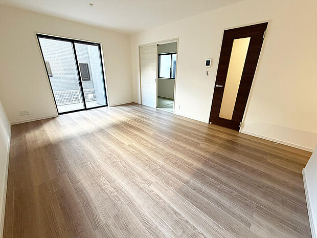 ☆大変明るいリビング☆広々した空間で家族との大切な時間をお過ごしください！！