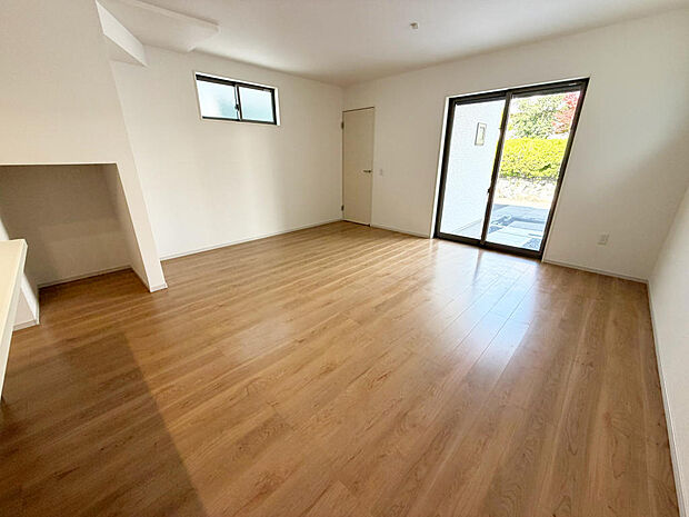 ☆大変明るいリビング☆広々した空間で家族との大切な時間をお過ごしください!!