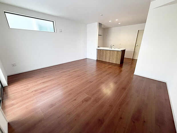 ☆大変明るいリビング☆広々した空間で家族との大切な時間をお過ごしください!!