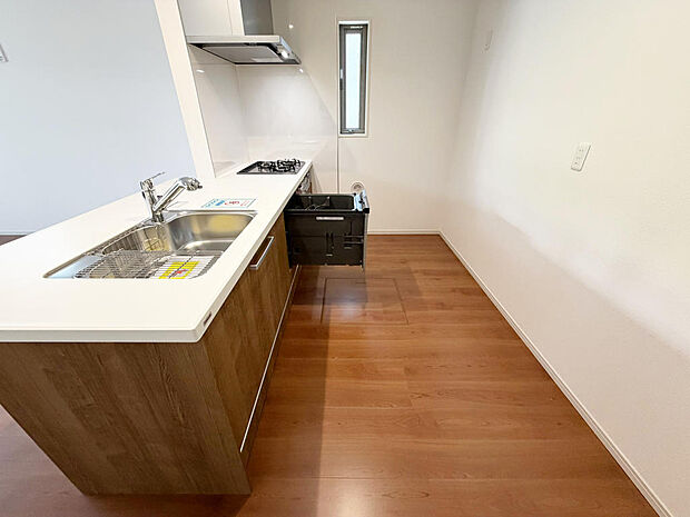 ☆大型のシステムキッチン☆対面式ですので家族と会話しながら楽しくクッキング!!