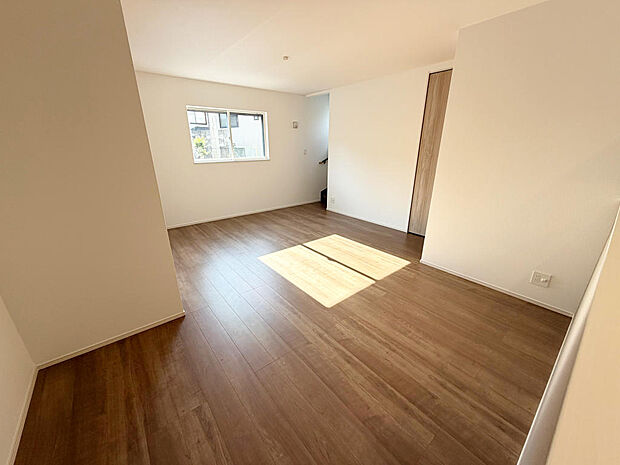 ☆大変明るいリビング☆広々した空間で家族との大切な時間をお過ごしください！！