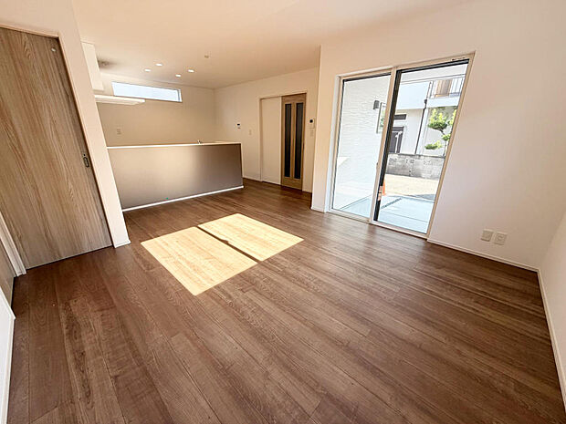 ☆大変明るいリビング☆広々した空間で家族との大切な時間をお過ごしください！！