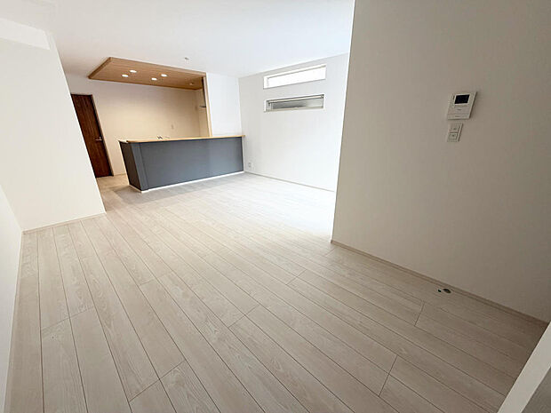 ☆大変明るいリビング☆広々した空間で家族との大切な時間をお過ごしください！！