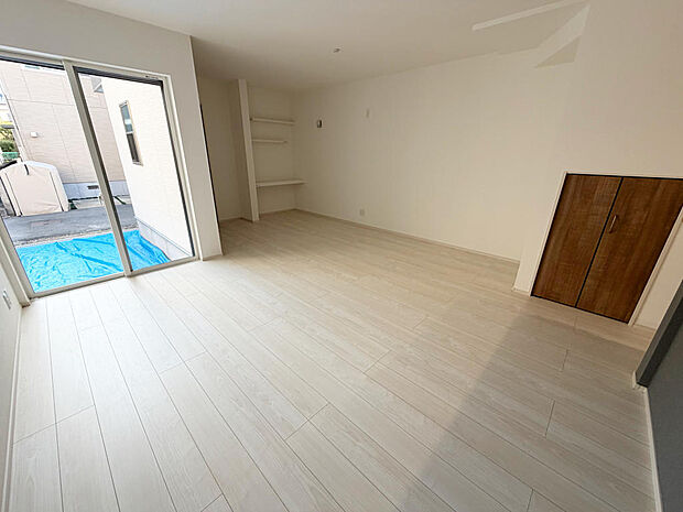 ☆大変明るいリビング☆広々した空間で家族との大切な時間をお過ごしください！！