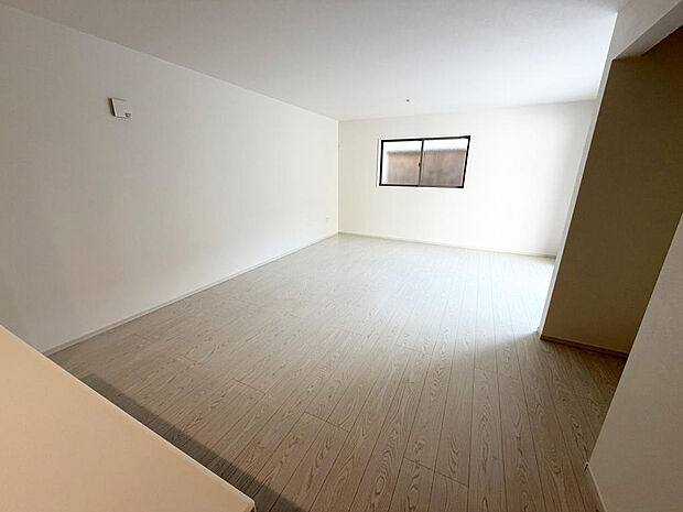 ☆大変明るいリビング☆広々した空間で家族との大切な時間をお過ごしください！！