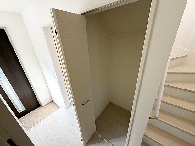 ☆１階☆廊下にある収納☆