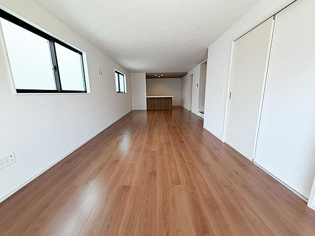 ☆大変明るいリビング☆広々した空間で家族との大切な時間をお過ごしください！！