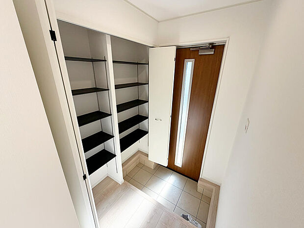 ☆大型シューズクローゼットがあります☆便利です！！