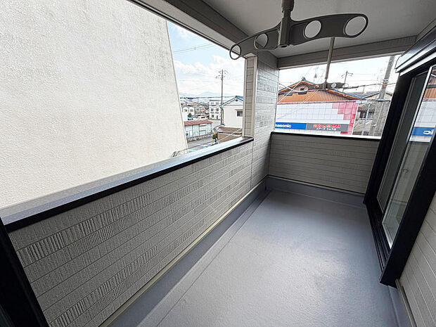 ☆インナーバルコニー☆テーブルを置いてティータイムもいいかも！雨の日も安心！！