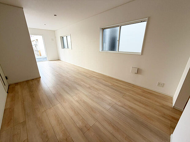 ☆大変明るいリビング☆広々した空間で家族との大切な時間をお過ごしください!!