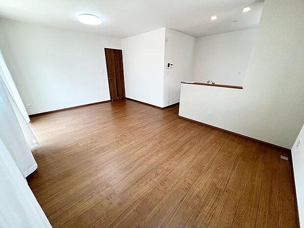 ☆大変明るいリビング☆広々した空間で家族との大切な時間をお過ごしください！！