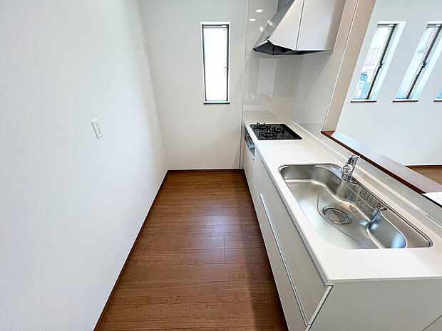 ☆大型のシステムキッチン☆対面式ですので家族と会話しながら楽しくクッキング！！