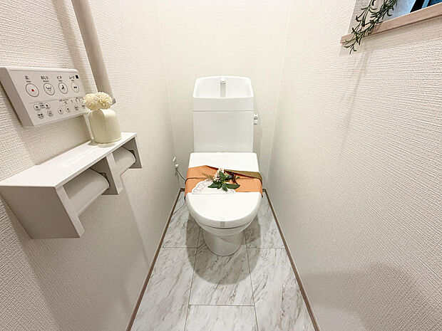 ☆ウレシイシャワートイレ☆1階・2階に完備!パパとのトイレ争いに終止符!!