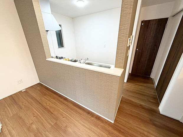 ☆大型のシステムキッチン☆対面式ですので家族と会話しながら楽しくクッキング！！