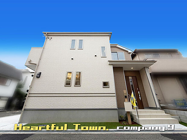 ☆現地外観写真☆HeartfulTown☆角地で開放感がある住宅☆「光善寺駅」徒歩13分☆土地24坪☆日当たり良好☆閑静な住宅街☆小・中学校まで徒歩10分圏内☆前道4.7ｍ☆