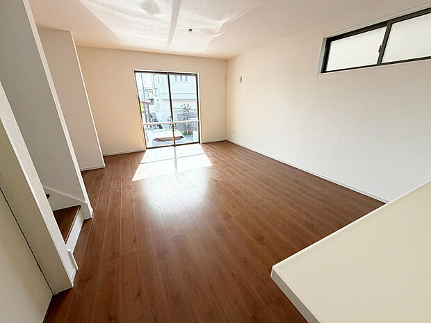 ☆大変明るいリビング☆広々した空間で家族との大切な時間をお過ごしください！！