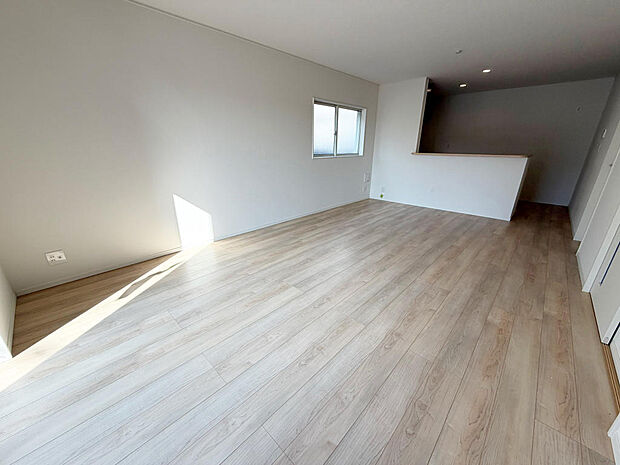 ☆大変明るいリビング☆広々した空間で家族との大切な時間をお過ごしください！！