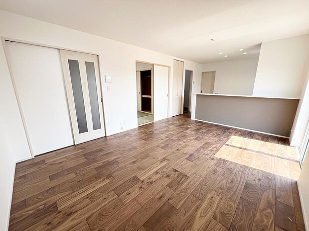 ☆大変明るいリビング☆広々した空間で家族との大切な時間をお過ごしください!!