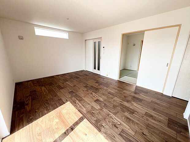 ☆大変明るいリビング☆広々した空間で家族との大切な時間をお過ごしください!!