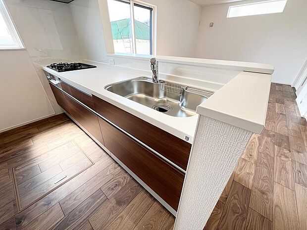 ☆大型のシステムキッチン☆対面式ですので家族と会話しながら楽しくクッキング!!