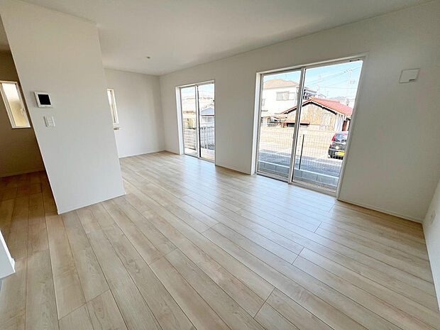 ☆大変明るいリビング☆広々した空間で家族との大切な時間をお過ごしください!!