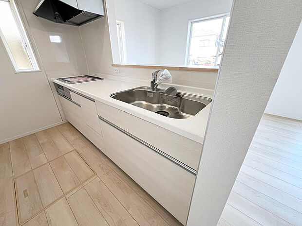 ☆大型のシステムキッチン☆対面式ですので家族と会話しながら楽しくクッキング!!