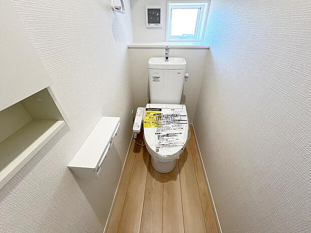 ☆ウレシイシャワートイレ☆1階・2階に完備!パパとのトイレ争いに終止符!!