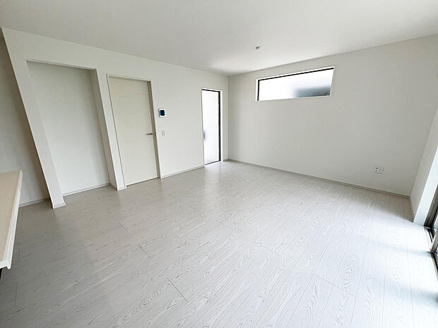 ☆大変明るいリビング☆広々した空間で家族との大切な時間をお過ごしください！！