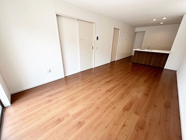 ☆大変明るいリビング☆広々した空間で家族との大切な時間をお過ごしください！！