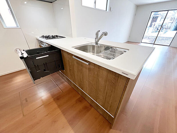 ☆大型のシステムキッチン☆対面式ですので家族と会話しながら楽しくクッキング！！