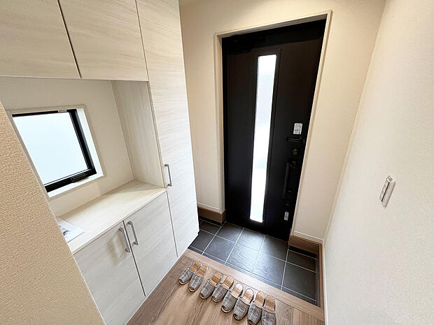 ☆大型シューズクローゼットがあります☆便利です!!