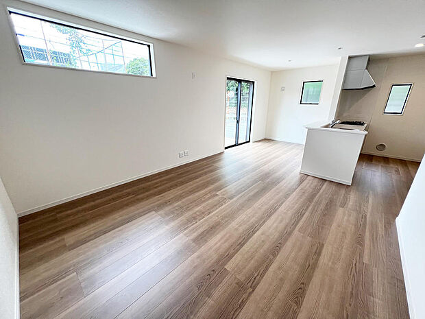 ☆大変明るいリビング☆広々した空間で家族との大切な時間をお過ごしください!!