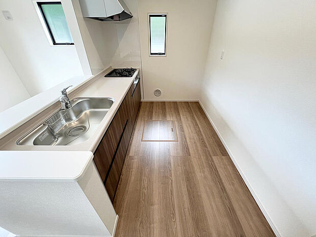 ☆大型のシステムキッチン☆対面式ですので家族と会話しながら楽しくクッキング!!