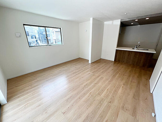 ☆大変明るいリビング☆広々した空間で家族との大切な時間をお過ごしください！！